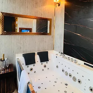 Mala Anglia Deluxe & Bed & Breakfast Sopot